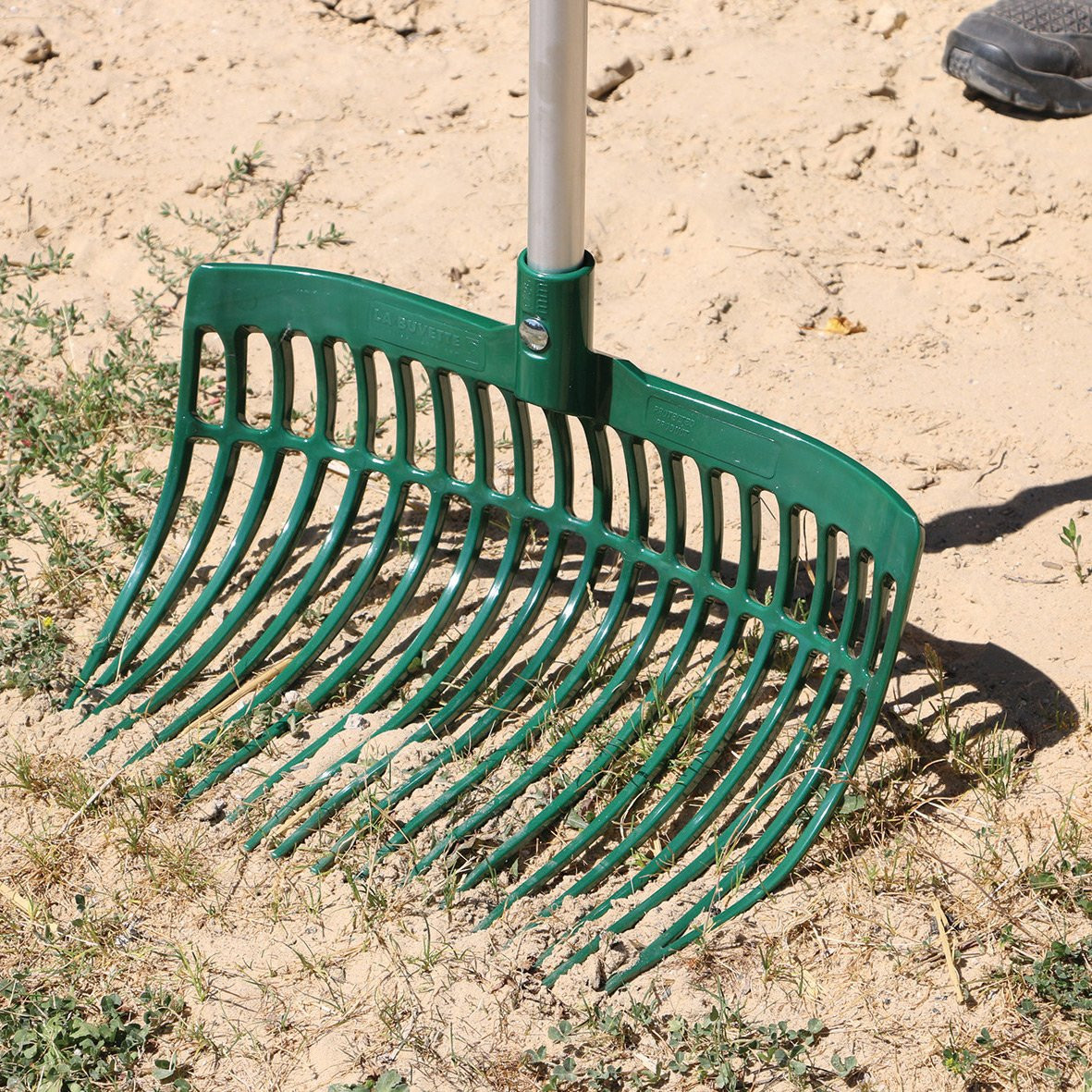 Fourche à crottin souple et solide